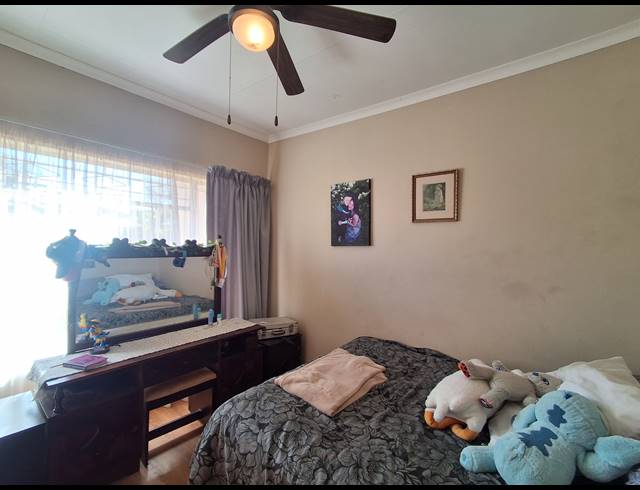 4 BEDROOM FREESTANDING FOR SALE IN STILFONTEIN EXT 4